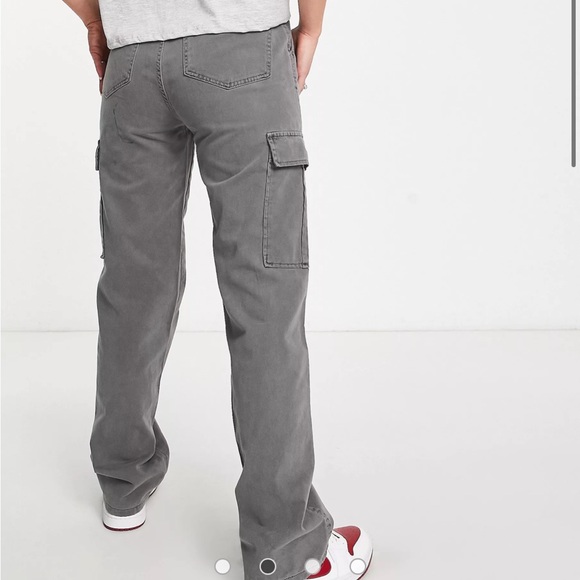 Stradivarius straight leg cargo pants in charcoal grey/gray - Picture 2 of 4